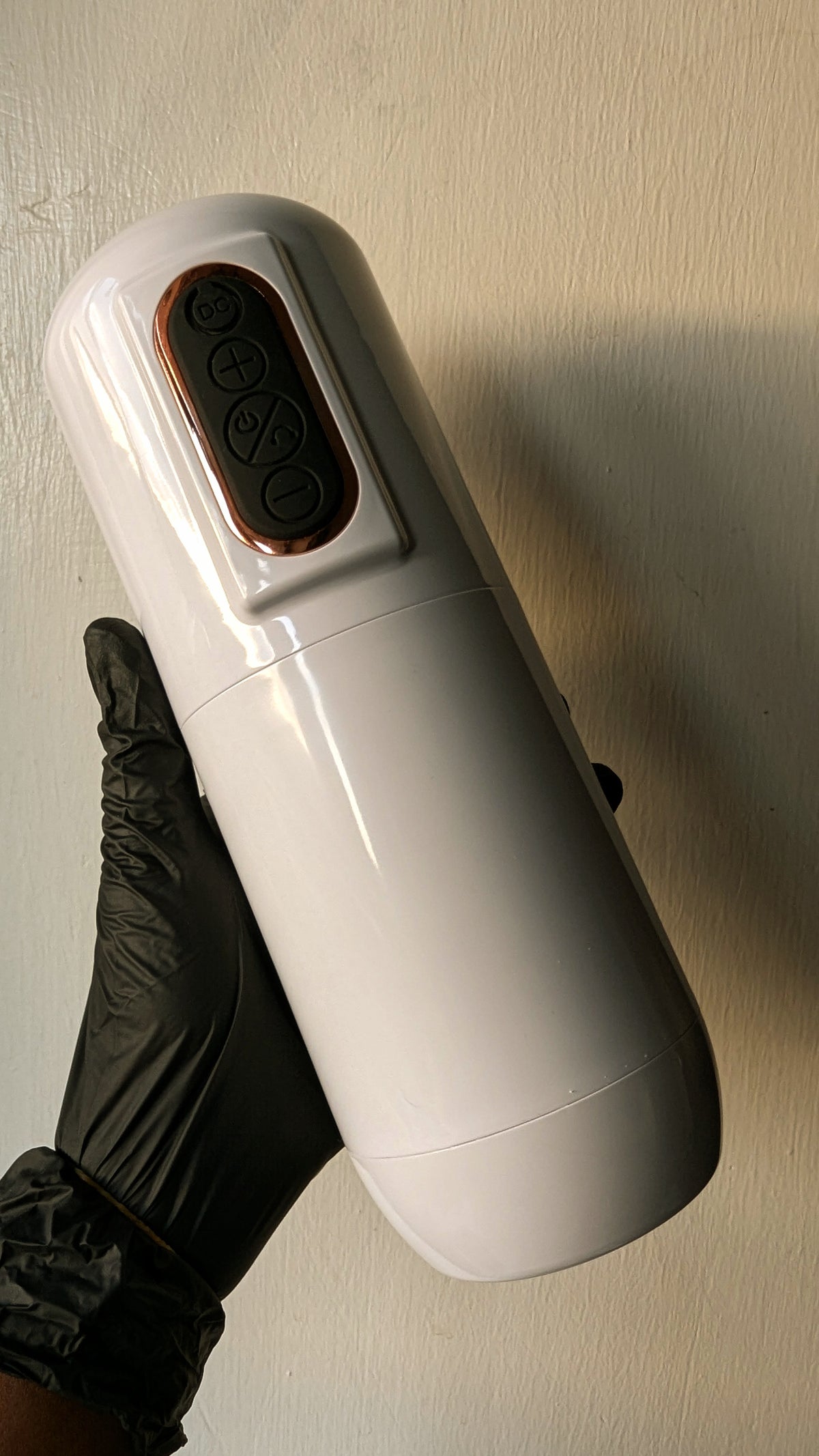 Telescopic vibrating masturbator toy for men.